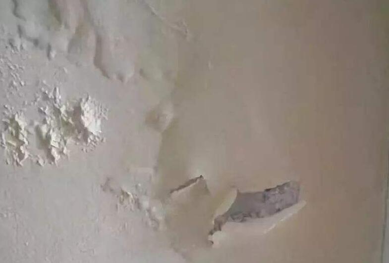 墻面滲水有什么辦法修復(fù)？屋頂防水施工的時候這些要留意